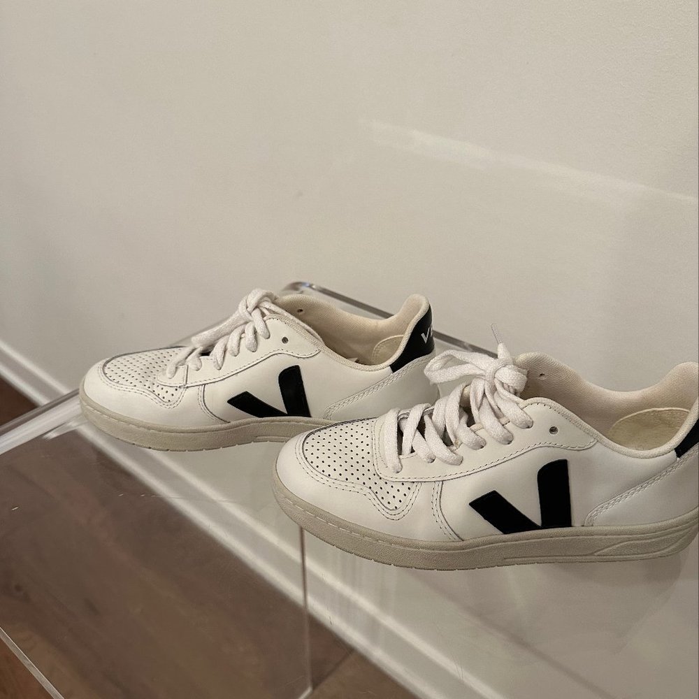 Veja V-10 Lace up Sneakers